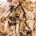 ＊にょにょん＊'s cooksnap of when they made レンジで簡単☆節約☆もやしの塩昆布和え.