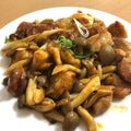 ♪はなまる♪'s cooksnap of when they made 鶏としめじのピリ辛豆板醤炒め.