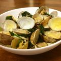 単身赴任自炊's cooksnap of when they made 簡単！アサリほうれん草のガリバタソテー！.
