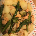 のってぃにゃらぽった's cooksnap of when they made 鮭とアスパラのちゃんちゃん風ガリバタ炒め.