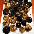 renopiko's cooksnap of when they made 【2週間】炊飯器で作る！熟成黒にんにく.