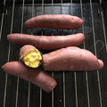 ハナフサまん's cooksnap of when they made ❤簡単しっとり❤オーブンまかせの焼きいも.