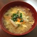 ☆ぼうchan☆'s cooksnap of when they made 新玉ねぎ・新人参・しめじ・卵の味噌汁.