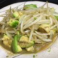 maco_halu's cooksnap of when they made 簡単☆もやしとアボカドでニンニク醤油炒め.
