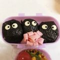 ひろのん♪'s cooksnap of when they made まっくろくろすけ キャラ弁.
