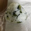 クックS3JNN2☆'s cooksnap of when they made 野沢菜としらす干しのおにぎり.