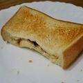 おけ～はん's cooksnap of when they made チョコとチーズのホットサンド風トースト.