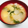 のんべぇヒロ's cooksnap of when they made 母の味＊おいもと玉ねぎとわかめの味噌汁.