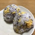 かおRёё's cooksnap of when they made 炒り卵と赤しそのおにぎり.