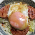 クックLOPWLE☆'s cooksnap of when they made 半熟目玉焼き焦がしバター醤油ハムエッグ丼.