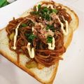 ハッピーみっけ♪'s cooksnap of when they made 焼きそばソース（粉）と葱のトースト.
