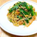 YUH♡ママ's cooksnap of when they made **韮とベーコンのキムチ焼きそば**.