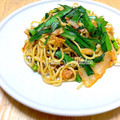 YUH♡ママ's cooksnap of when they made **韮とベーコンのキムチ焼きそば**.
