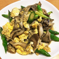 りょうやす's cooksnap of when they made 炒り卵と舞茸の炒め物.