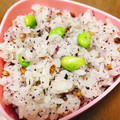 urara♥'s cooksnap of when they made ゆかりとしらすと枝豆のおにぎり.