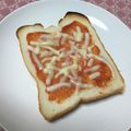 亜久里's cooksnap of when they made 材料何もない時の簡単ピザトースト.