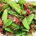 ★しほ★'s cooksnap of when they made 絹さやのコンビーフ 炒め.
