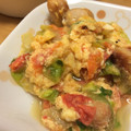 gomaneko's cooksnap of when they made レタスとトマトとウインナーの玉子炒め.