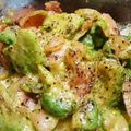 好き嫌い大王's cooksnap of when they made 簡単☆エビ•アボカド•ベーコンの炒めもの.