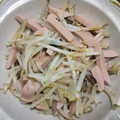 SoraｰRyu's cooksnap of when they made 簡単 魚肉ソーセージとしめじともやし炒め.