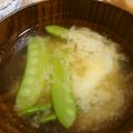 yako777's cooksnap of when they made ＊早春＊さやえんどうと新じゃがの味噌汁.