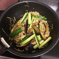 muurin's cooksnap of when they made 茄子と胡瓜とエノキのピリ辛オイスター炒め.
