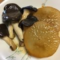 こぶ99's cooksnap of when they made 霜降りひらたけと大根のステーキ.