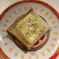 ラクラクダ's cooksnap of when they made 粗びき胡椒のきいたチーズトースト.