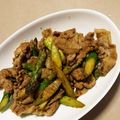 料理は苦手だぴょん's cooksnap of when they made 簡単✨アスパラガスと豚肉の胡麻醤油炒め.