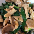 エミプゥ〜's cooksnap of when they made 簡単！鶏皮とニラのこっくり甘辛味噌炒め.