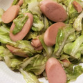 清水の嫁's cooksnap of when they made キャベツと魚肉ソーセージのソース炒め.