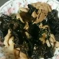 ＊＊＊しーすけ＊＊＊'s cooksnap of when they made コリコリ生キクラゲと豚にら炒め.