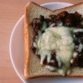 yukoko☆'s cooksnap of when they made カレーの翌日の朝食は…チーズトースト♪.