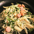 ぷりレディ's cooksnap of when they made 水菜とえのきとベーコンの柚胡椒炒め.