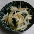 クックGB6431☆'s cooksnap of when they made 新玉ねぎとわかめの和風サラダ.