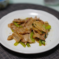 単★伝's cooksnap of when they made 豚ばら肉とごぼうのオイスター炒め.