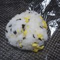 ジョングレ's cooksnap of when they made わかめとたまごの彩りおにぎり★.