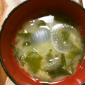 マラガの空's cooksnap of when they made 簡単☆玉ねぎとわかめのお味噌汁.