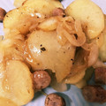 スイカが好物's cooksnap of when they made あめ色玉ネギ・生ソーセージ・じゃが芋炒め.
