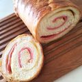 i3uchi's cooksnap of when they made サラミハムとチーズのトヨ型ふわふわ食パン.