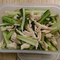 美味しいもの探し隊's cooksnap of when they made 鶏むね肉と小松菜のレモン生姜炒め♪.
