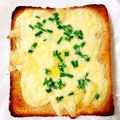 ♬ぱーる♬'s cooksnap of when they made イタリアンパセリの茎で♡チーズトースト.
