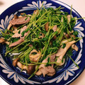 イノビー's cooksnap of when they made しめじと豆苗のガーリック炒め.