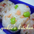 yukiはぴ's cooksnap of when they made 枝豆と鮭のおにぎり。.