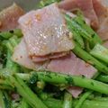 ともひにゃ's cooksnap of when they made かぶの葉とベーコンのにんにく炒め.