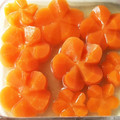 Rizberry's cooksnap of when they made 梅2枚分♪レンジでねじり梅人参の白だし煮.