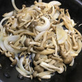 LISA♡LISA's cooksnap of when they made しめじと玉ねぎのバター醤油炒め♪.