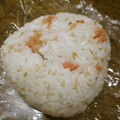 ジョングレ's cooksnap of when they made 鮭とゴマのおにぎり.