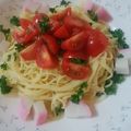 よしぷち's cooksnap of when they made 暑い日に！かまぼことトマトの冷製パスタ.
