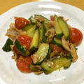maarine's cooksnap of when they made きゅうりとプチトマト、豚肉の黒酢炒め.